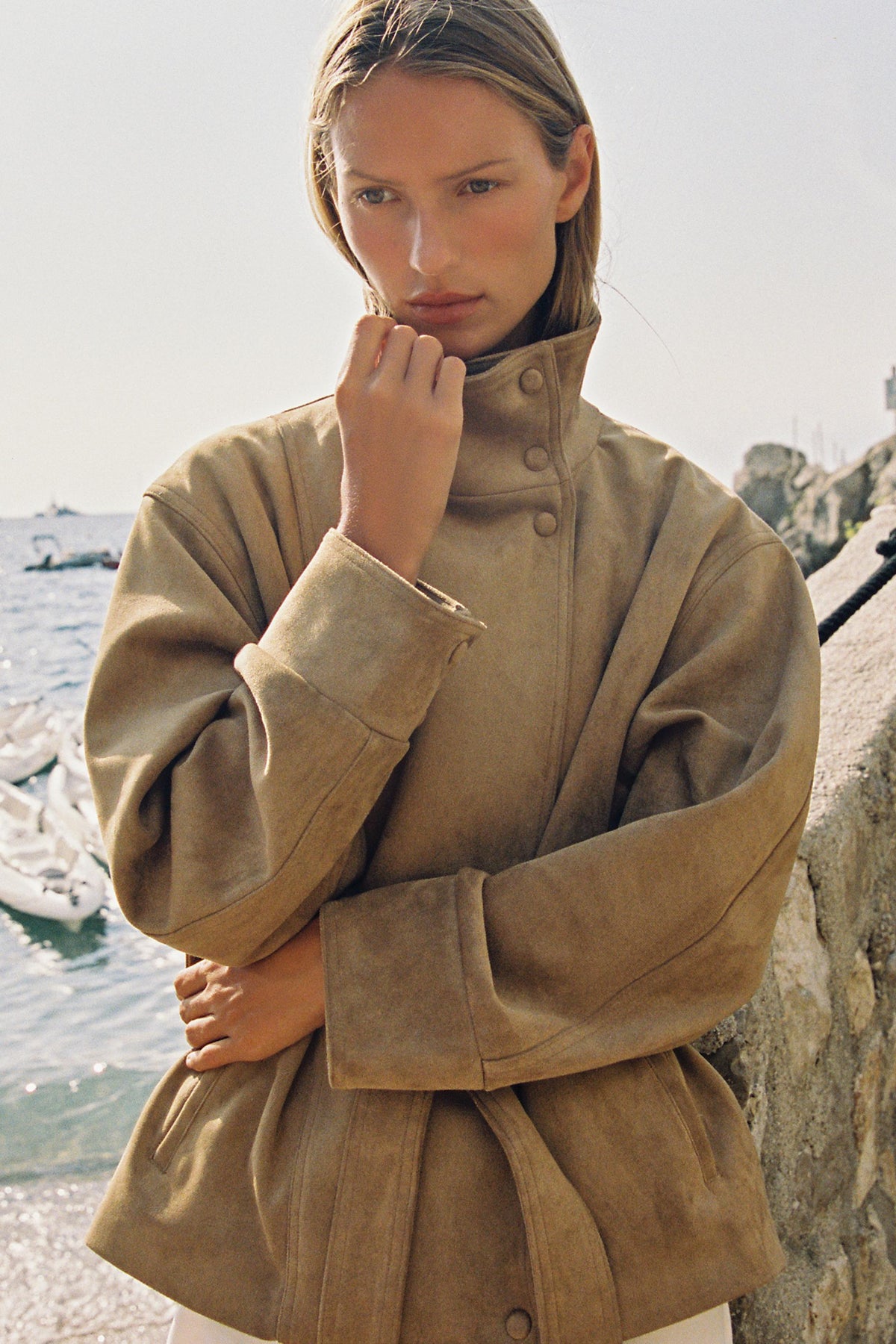 Jacke MILA, Profil